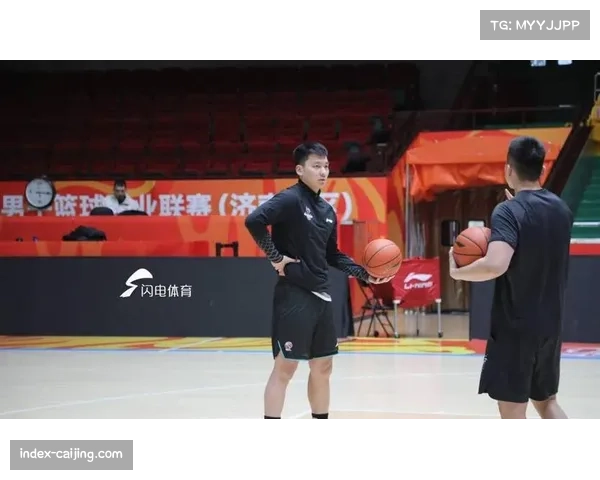 篮球经纪人因涉嫌在年轻球员招募中贿赂大学教练而被起诉